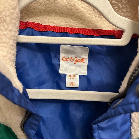 Cat & Jack Puffy Vest - Picture 2 of 3